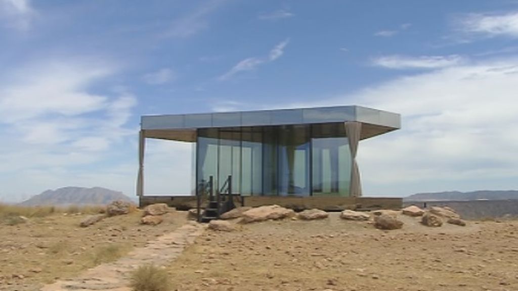 La casa del desierto, el hogar de cristal que se autogestiona