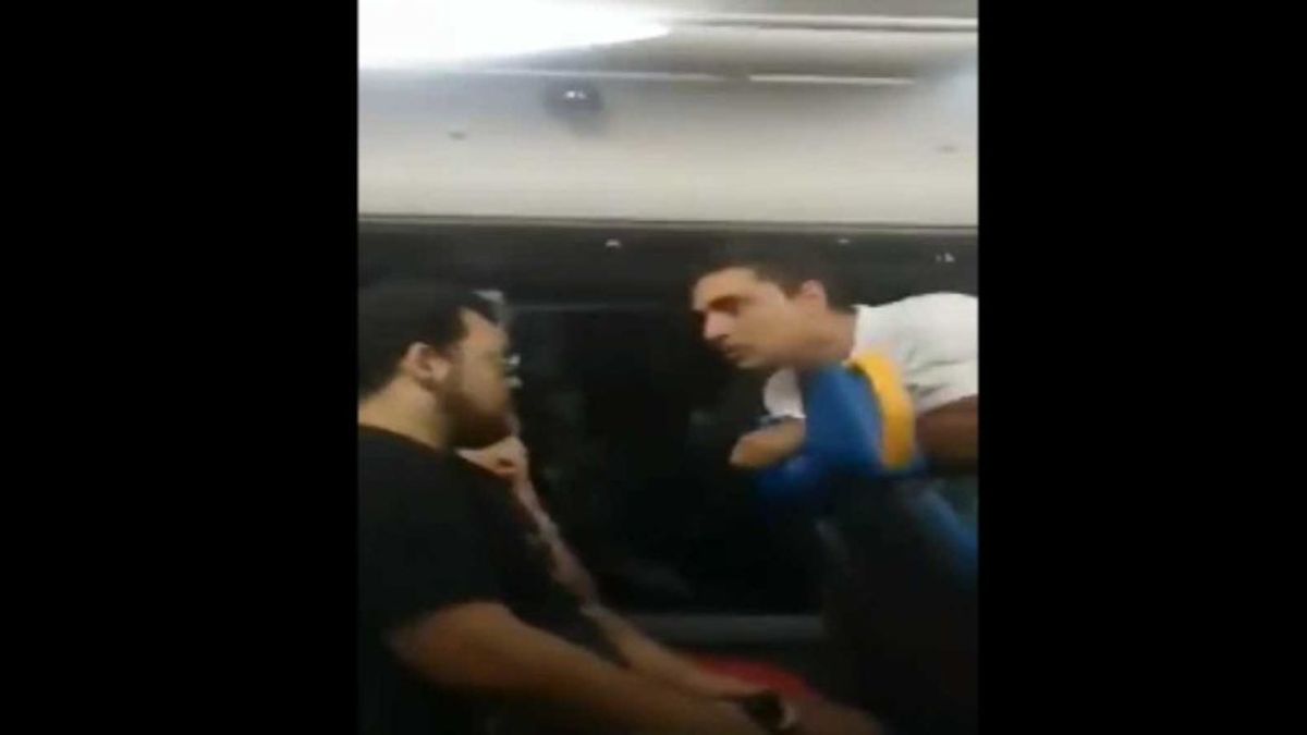Denuncian un ataque a unos chicos en un autobús en Canarias: “No te confundas pedazo de maricón, que te mato"