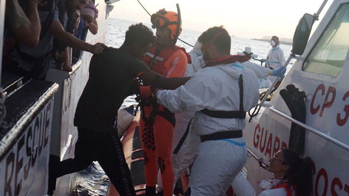 Autorizan la evacuación a Lampedusa de cinco personas del 'Open Arms' "por causas psicológicas"