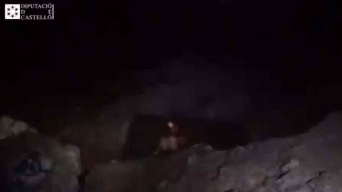 Rescatados en helicóptero tres menores aislados en unas rocas en Oropesa