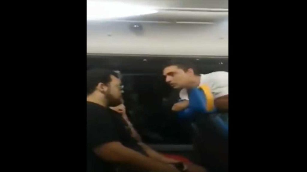 Ataque homófobo a unos chicos en un autobús en Canarias