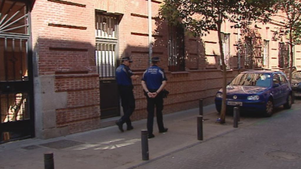 Hallada una mujer muerta con golpes en la cabeza y heridas de arma blanca en su domicilio de Madrid