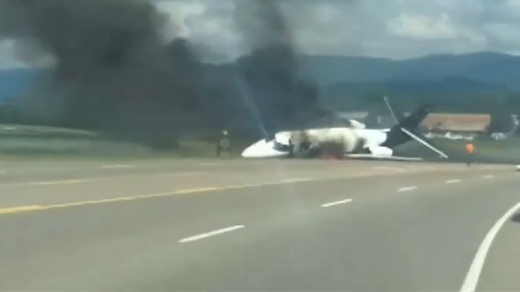 Se estrella un avioneta en una autopista de Tennessee