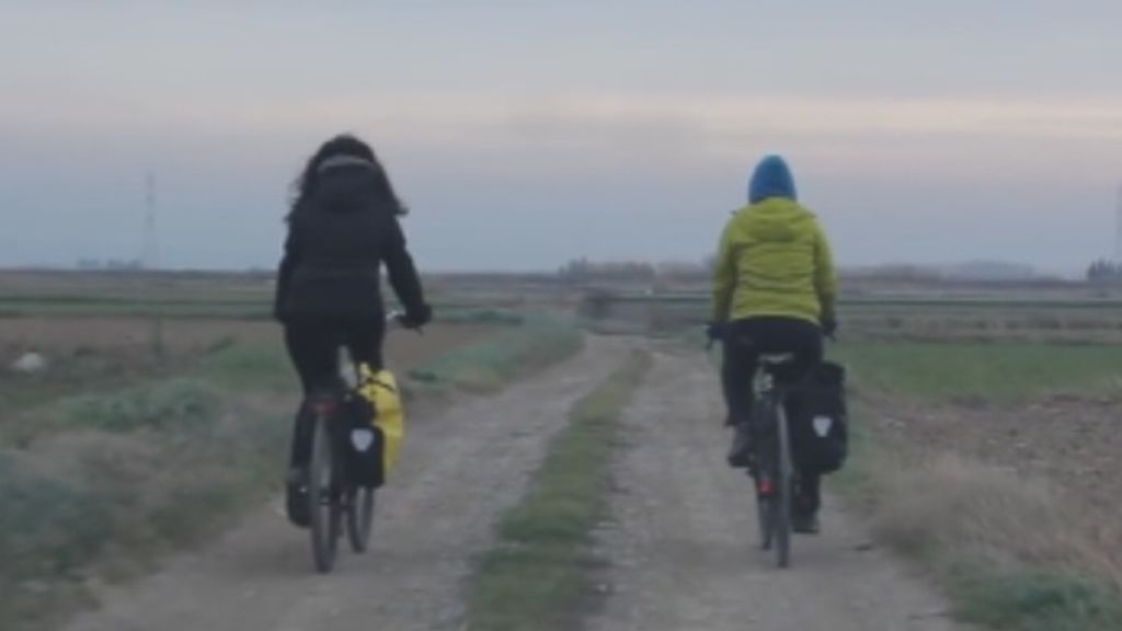 'A golpe de pedal': Dos mujeres recorren el norte de España en bicicleta para dar visibilidad mundo rural