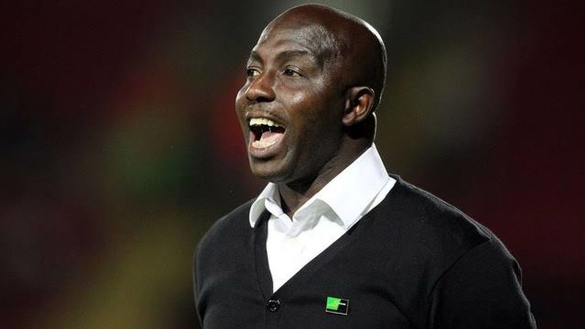 La FIFA sanciona de por vida a Samson Siasia, exseleccionador de Nigeria, por soborno de partidos La FIFA sanciona de por vida a Samson Siasia, exseleccionador de Nigeria, por soborno de partidos