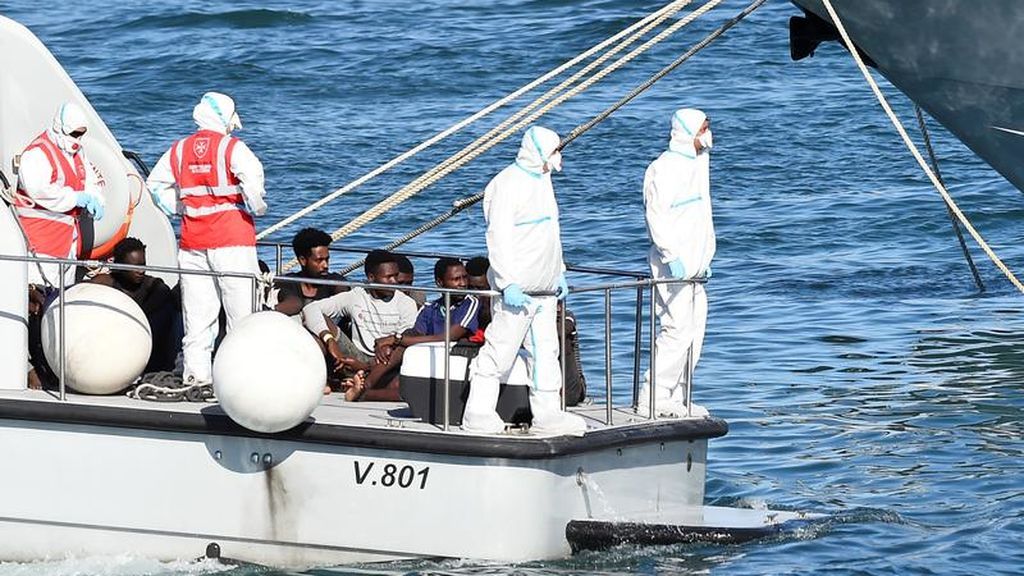 Desembarcan en Lampedusa los 27 menores no acompañados tras recibir permiso de las autoridades italianas