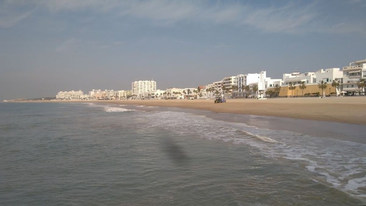 Fallece una bañista en la playa de La Costilla de Rota, Cádiz