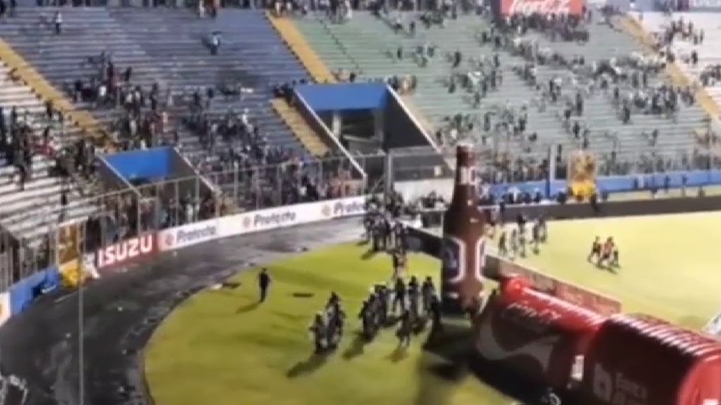 Al menos tres muertos en una batalla campal en el estadio de Tegucigalpa