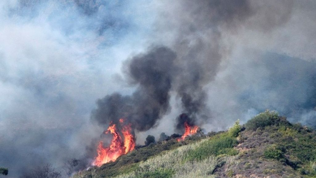 El fuego avanza sin control en Gran Canaria: más de 1700 hectáreas asoladas y 4000 evacuados