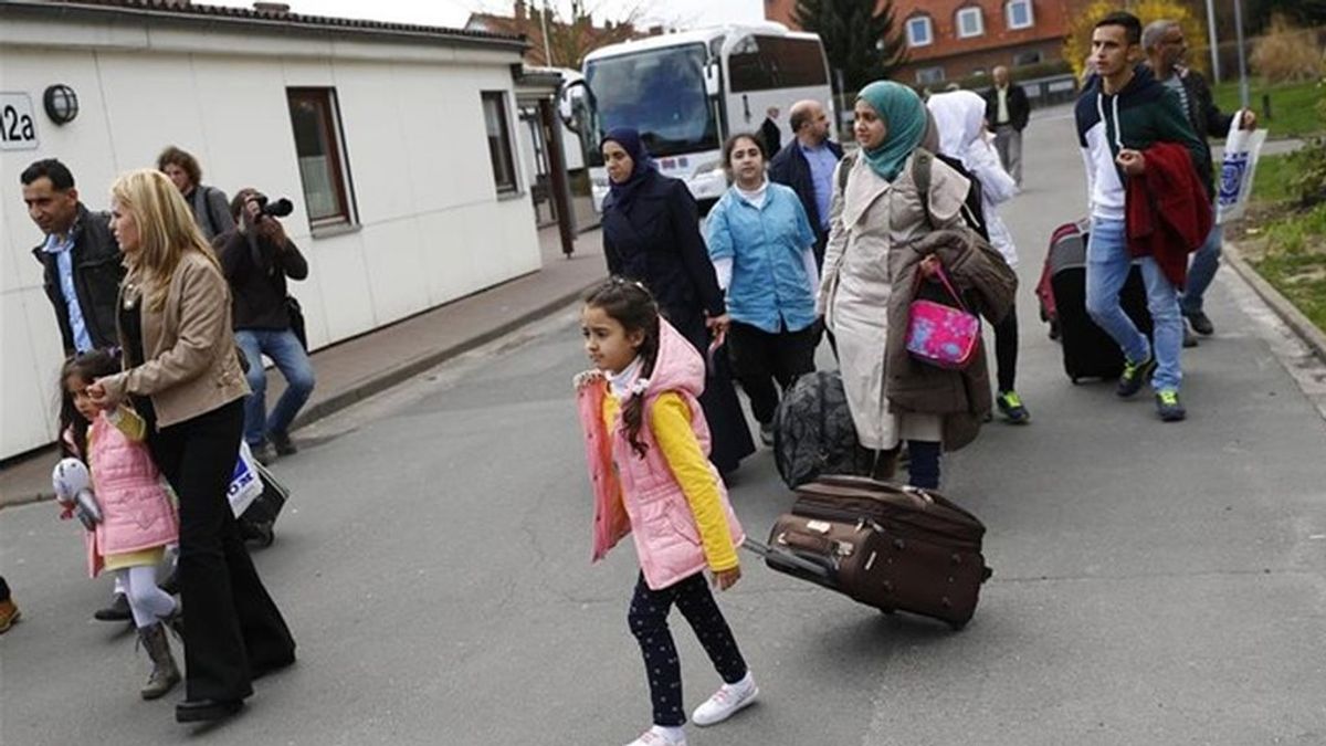 El ministro de Interior alemán se plantea deportar a los refugiados sirios que regresan de visita a su país