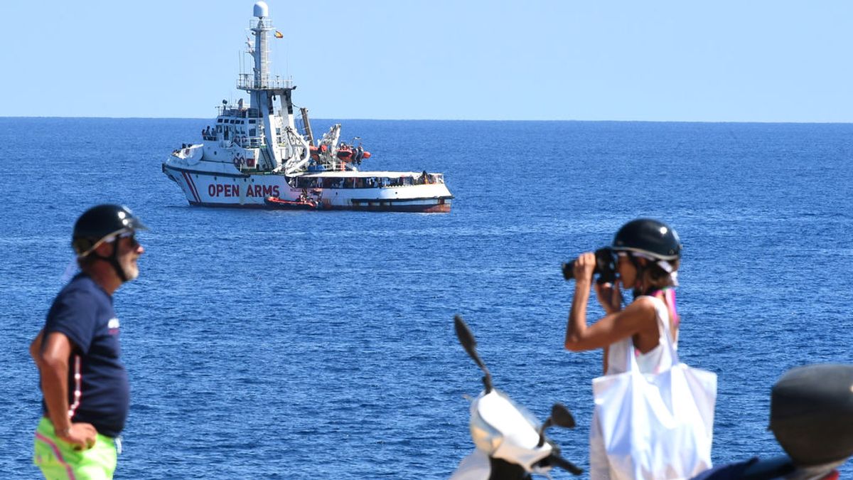 El Open Arms señala a la UE y a Salvini como responsables de lo que le ocurra a los 107 migrantes que lleva a bordo