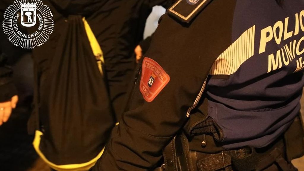 Detenido tras amenazar y disparar a una pareja con una pistola de perdigones en Puente de Vallecas Detenido tras amenazar y disparar a una pareja con una pistola de perdigones en Puente de Vallecas