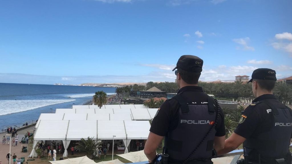 Detienen a un hombre por presuntamente robar en una tienda y dañar 24 coches en Tenerife Detienen a un hombre por presuntamente robar en una tienda y dañar 24 coches en Tenerife