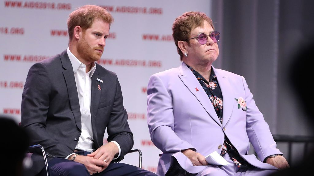 Elton John sale en defensa de Harry y Meghan tras las críticas por sus vacaciones privadas