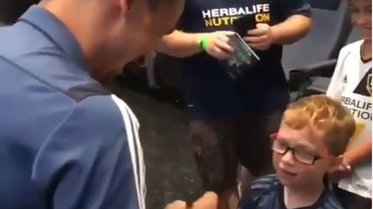 El "troleo" de un niño pequeño a Zlatan Ibrahimovic: "¿Me conoces?" El "troleo" de un niño pequeño a Zlatan Ibrahimovic: "¿Me conoces?"