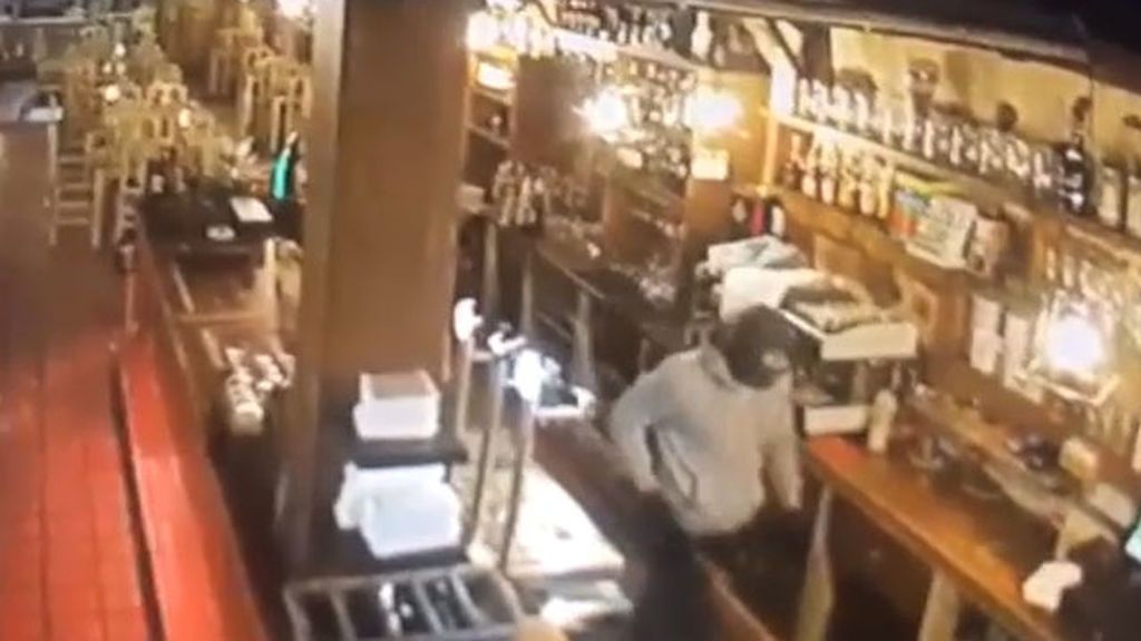 Un hombre asalta un restaurante en Tenerife con una catana