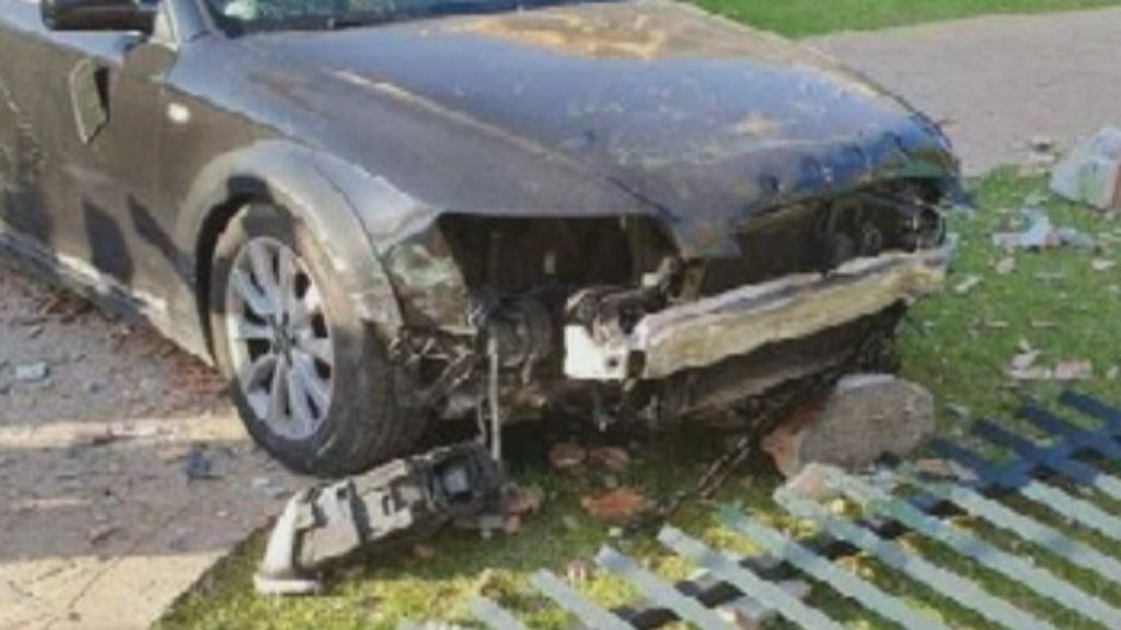 Un menor empotra un vehículo contra la fachada de un colegio en San Pedro Alcántara (Marbella)