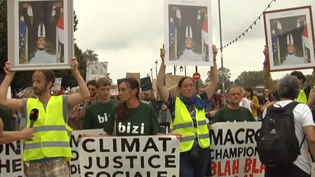 Cientos de activistas se movilizan en Bayona contra las políticas de Macron y del G7