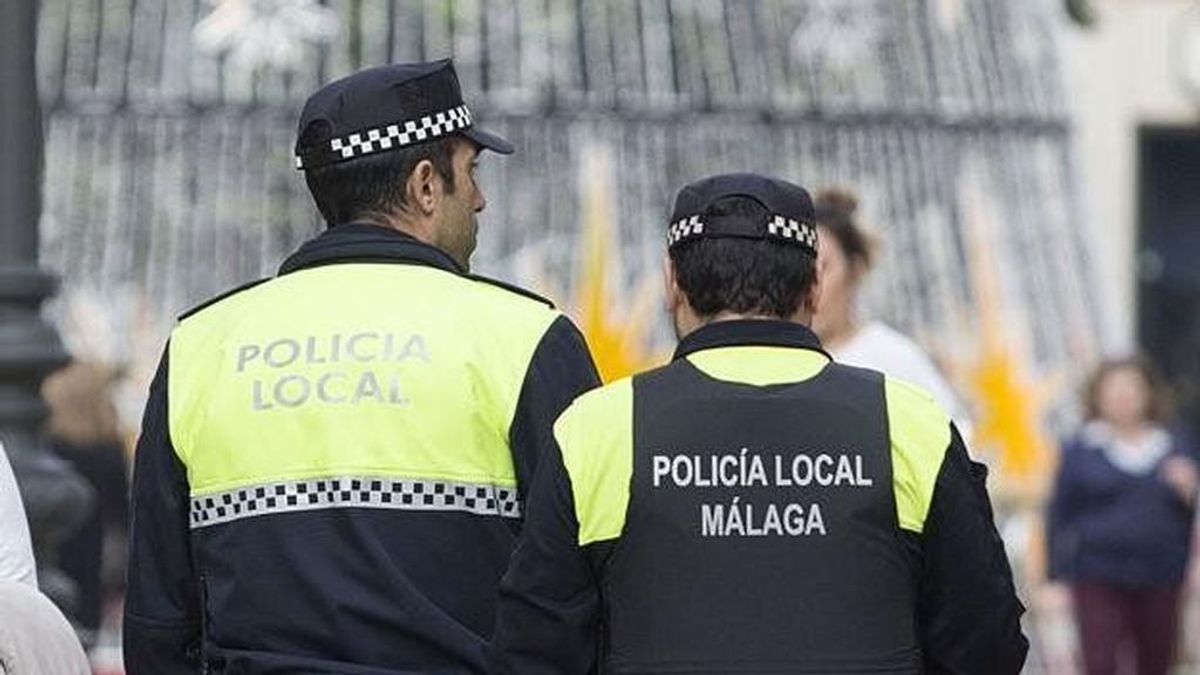 Dos policías locales salvan a una mujer de ser estrangulada por su pareja en Málaga