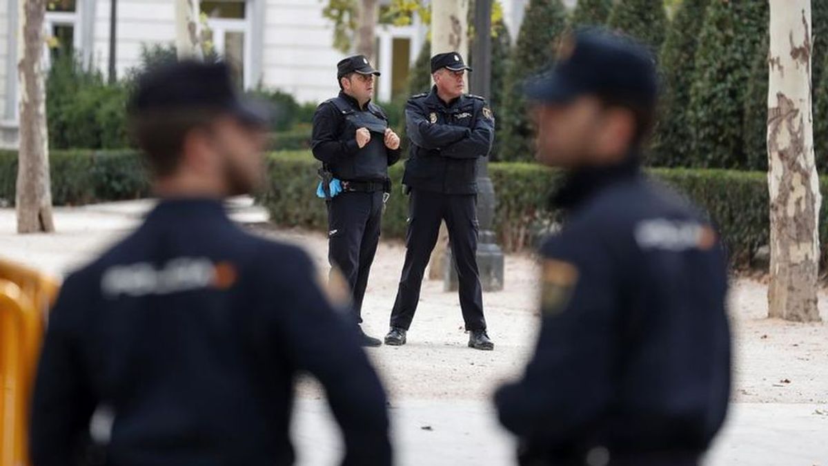 Detienen a cinco individuos por estafar a marroquíes para obtener papeles con falsas parejas en Granada
