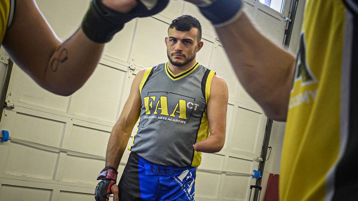 La increíble historia de Nick Newell: de nacer sin brazo y a ganar su primer combate en una gran liga de MMA La increíble historia de Nick Newell: de nacer sin brazo y a ganar su primer combate en una gran liga de MMA