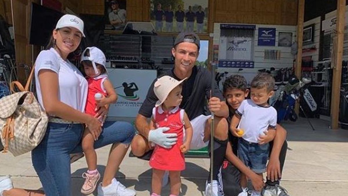 La foto familiar de Cristiano que hace saltar las alarmas por un posible embarazo de Georgina La foto familiar de Cristiano que hace saltar las alarmas por un posible embarazo de Georgina
