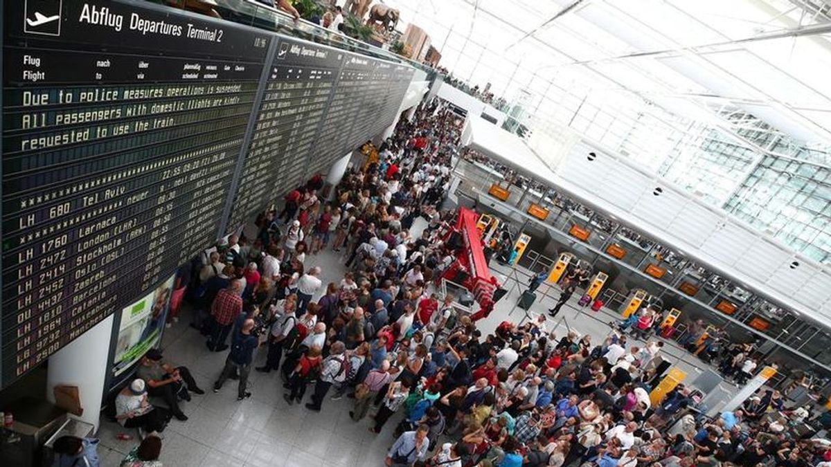 Detienen a un español que abrió por error una puerta en el aeropuerto de Múnich que canceló 130 vuelos