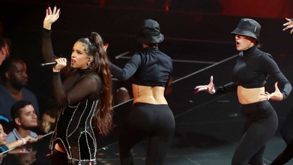 Rosalía se convierte en la primera artista española en ganar un MTV Video Music Award Rosalía se convierte en la primera artista española en ganar un MTV Video Music Award