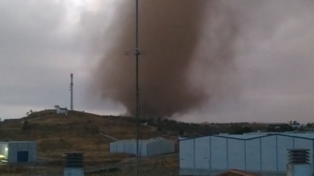Un potente tornado cruza la provincia de Málaga