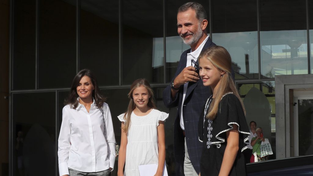Las infantas, protagonistas de la visita a don Juan Carlos: "está muy recuperado"