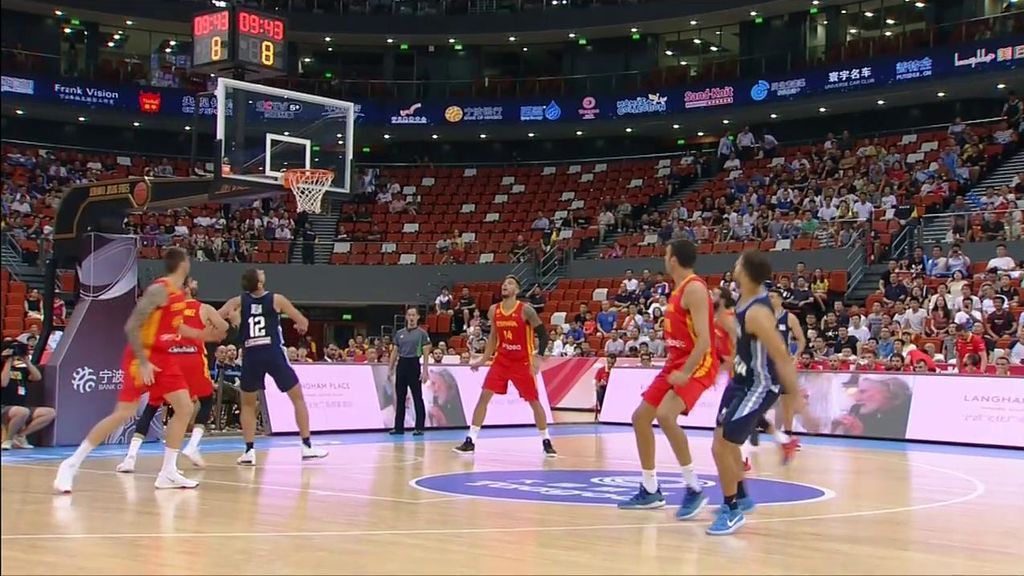 Laprovittola hace un roto a la defensa de España en un minuto: triple, asistencia y canastón hasta la cocina