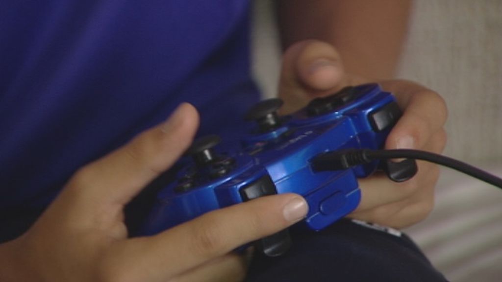 El 60% de los menores de once años juega sin control de sus padres a videojuegos 'online'