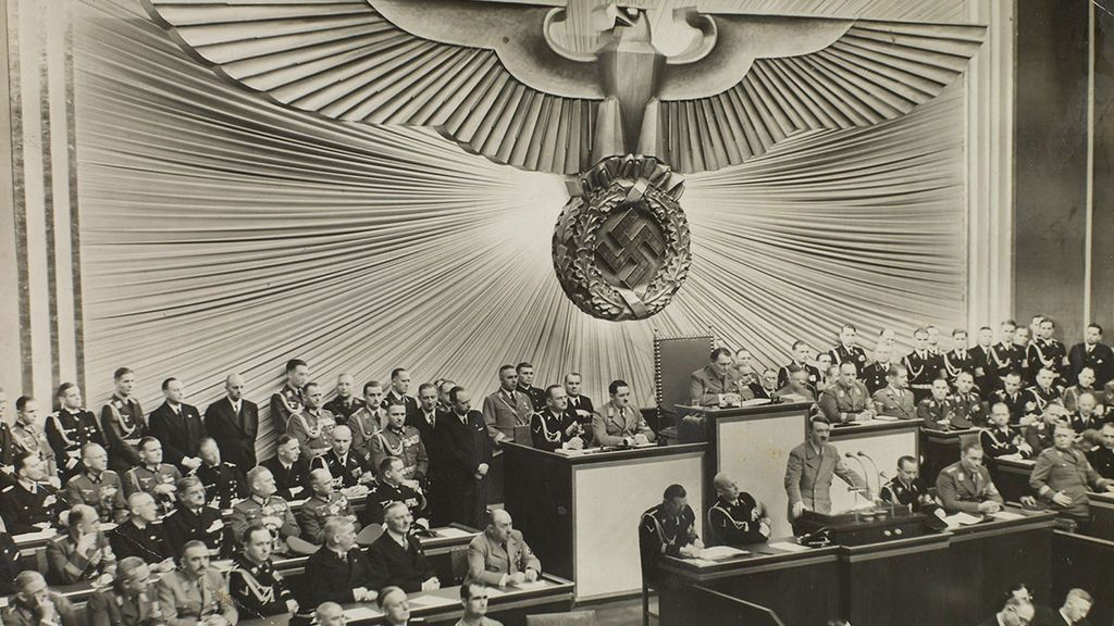 HitlerReichstag