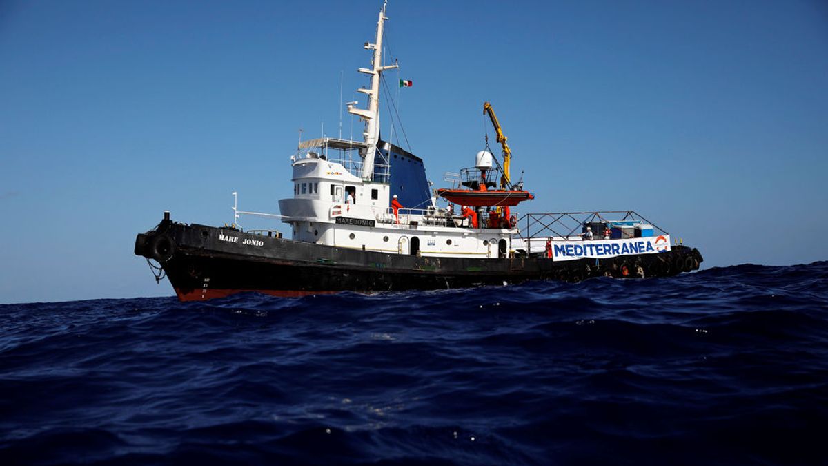 Italia autoriza el desembarco de niños, mujeres y enfermos rescatados por el 'Mare Jonio' Italia autoriza el desembarco de niños, mujeres y enfermos rescatados por el 'Mare Jonio'
