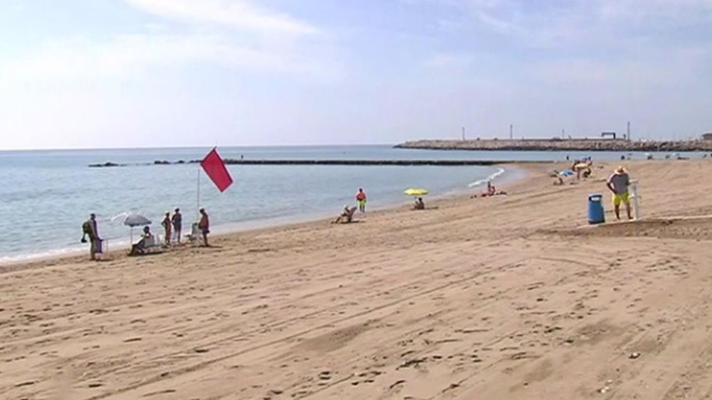 La costa mediterránea también ha sufrido las consecuencias de la gota fría y varias playas valencianas han sido cerradas