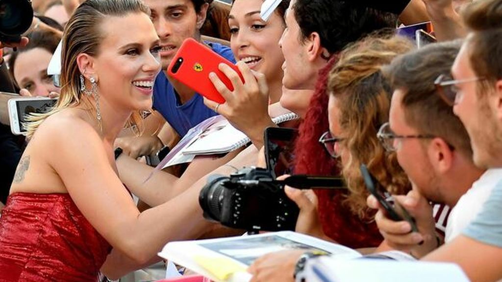 Scarlett Johansson deslumbra en el Festival de Cine de Venecia