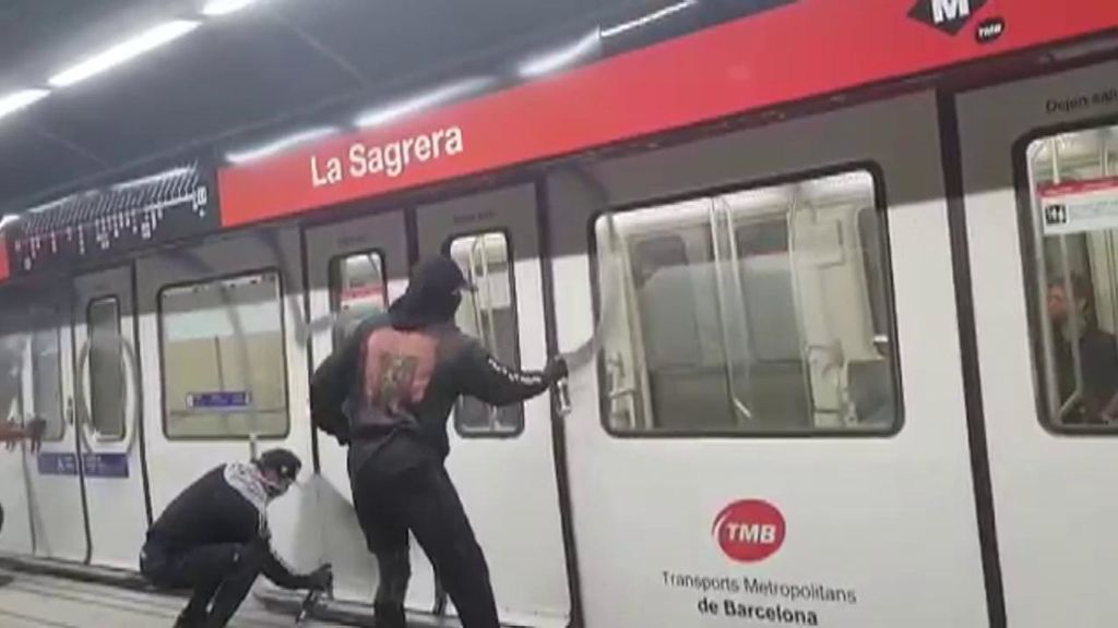 Grafiteros en el metro