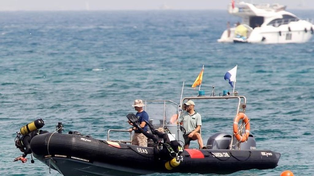 El Ejército descarta que el artilugio de la playa de Badalona sea una bomba El Ejército descarta que el artilugio de la playa de Badalona sea una bomba