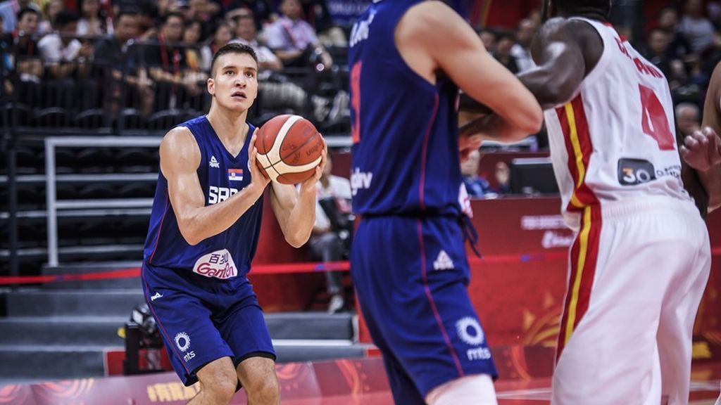 Una máquina de anotar: Serbia hunde a Angola con seis triples en el primer cuarto