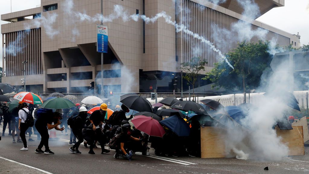 Los manifestantes hongkoneses desafían la prohibición y salen a la calle