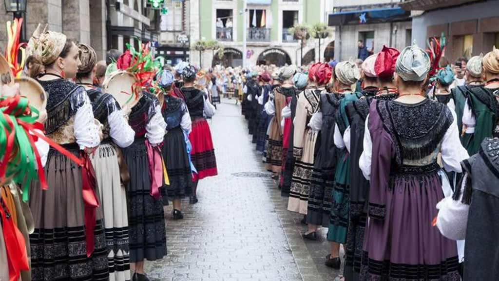 Atención a estas normas de vestimenta y comportamiento si quieres participar en las fiestas de Llanes, Asturias Atención a estas normas de vestimenta y comportamiento si quieres participar en las fiestas de Llanes, Asturias