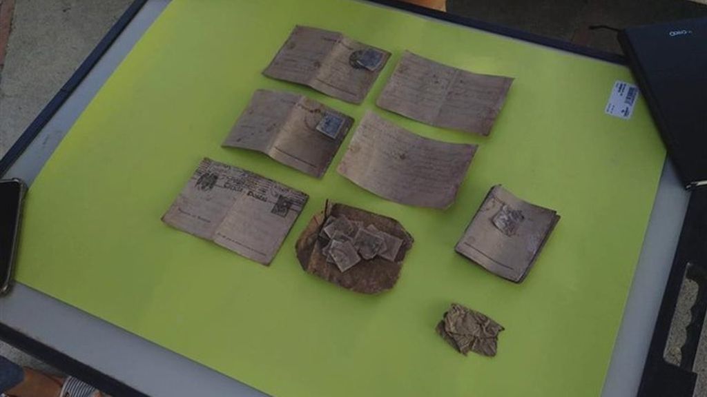 Localizan al hijo y al nieto de un fusilado por el franquismo gracias a las cartas de amor halladas entre sus restos Localizan al hijo y al nieto de un fusilado por el franquismo gracias a las cartas de amor halladas entre sus restos