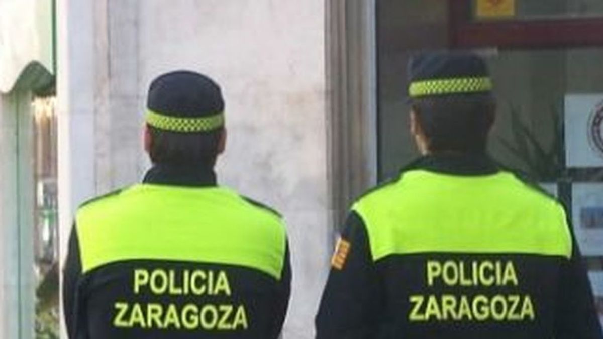 Detenida una madre por lanzarle a la cabeza un jarrón a su hijo menor de edad en Zaragoza Detenida una madre por lanzarle a la cabeza un jarrón a su hijo menor de edad en Zaragoza