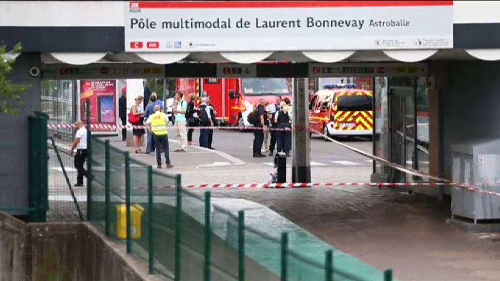 Investigan las causas del ataque con cuchillos en Francia que dejó un muerto y nueve heridos