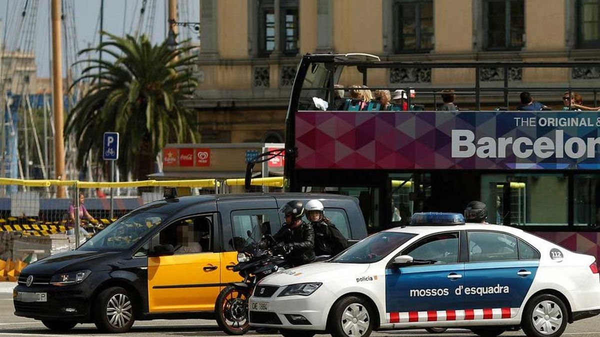 Un taxista apuñala a otro en el aeropuerto de Barcelona Un taxista apuñala a otro en el aeropuerto de Barcelona