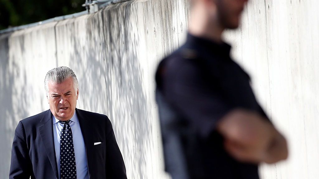 El juez absuelve al Partido Popular por destruir información de los ordenadores de Bárcenas El juez absuelve al Partido Popular por destruir información de los ordenadores de Bárcenas