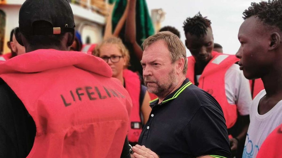 El barco Eleonore entra en aguas italianas saltándose el veto de Salvini