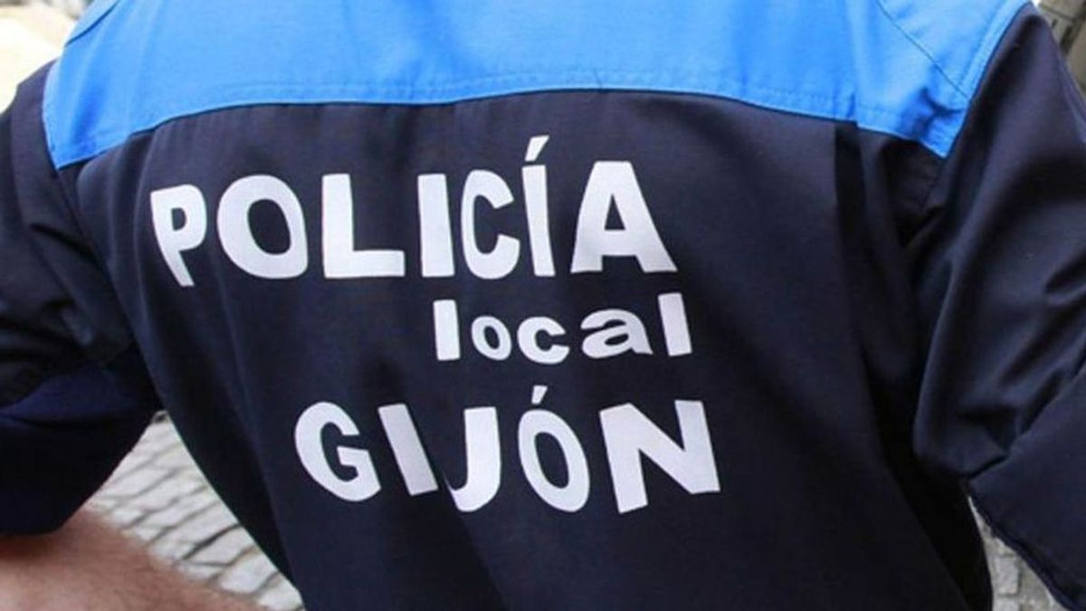 Detienen a una mujer que deambulaba "completamente ebria" con su hija por las calles de Gijón