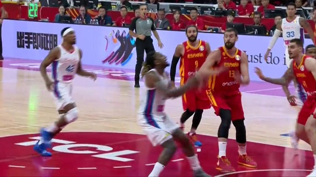 El tapón más increíble del torneo: Marc Gasol pone un gorro a Balkman con un dedo