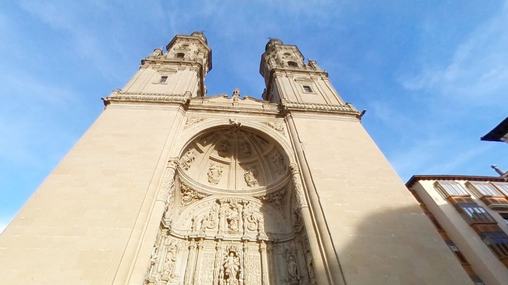 Resulta herida una niña de 10 años tras el desprendimiento de varios cascotes de la Concatedral de Logroño Resulta herida una niña de 10 años tras el desprendimiento de varios cascotes de la Concatedral de Logroño